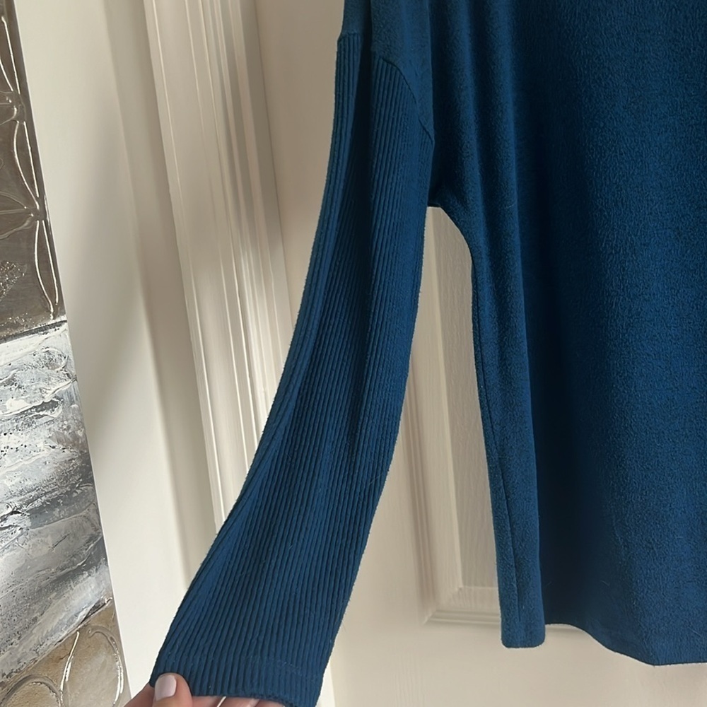 WHBM TIE-HEM PULLOVER. Blue. Slightly oversized. EUC. Size Medium. - Picture 4 of 9